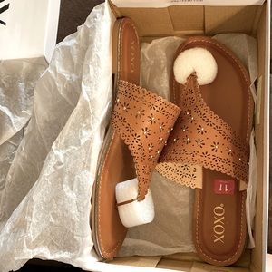 Women’s tan sandals